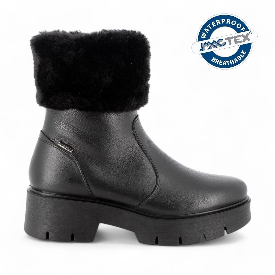 656938-Black